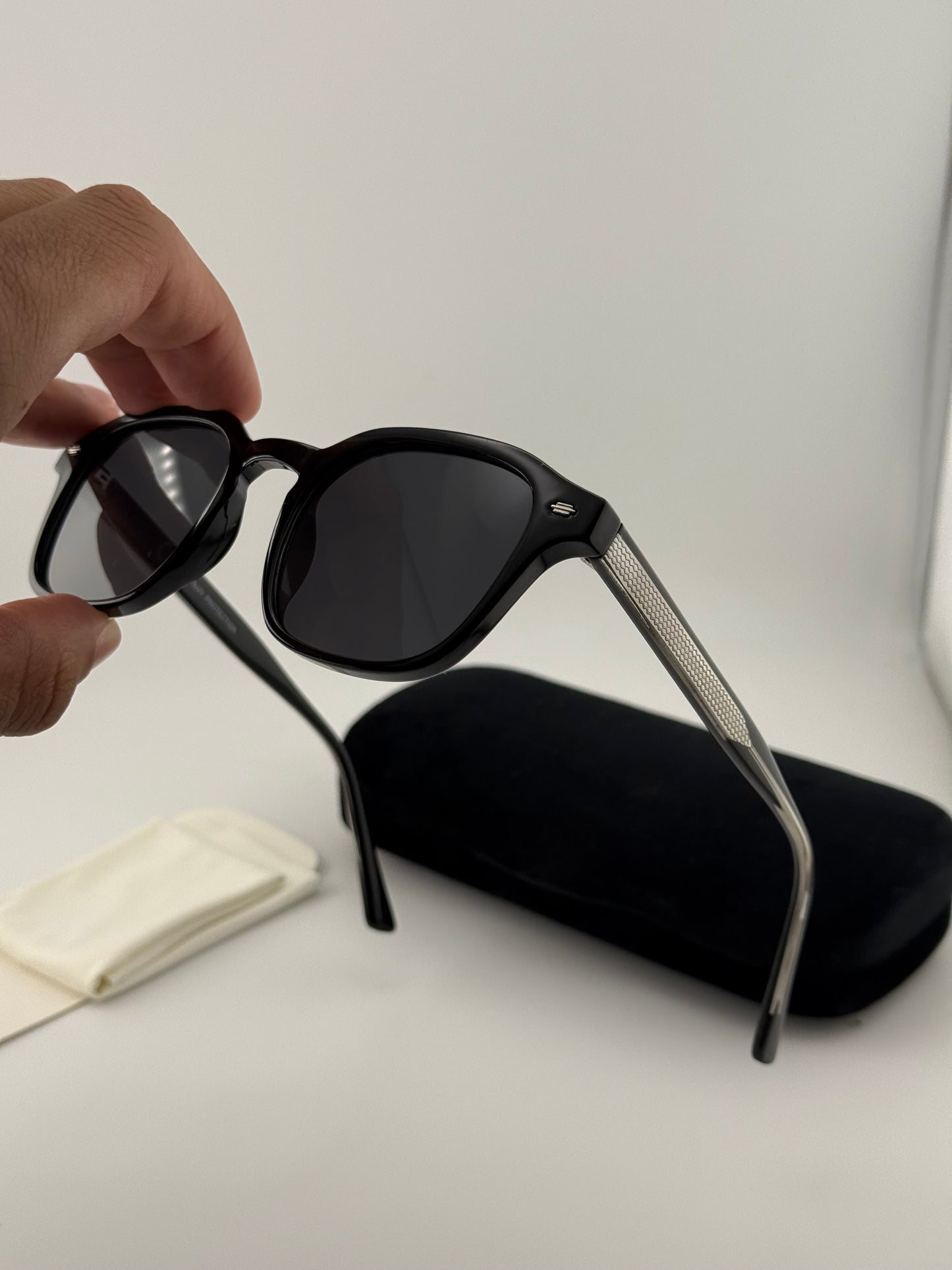 Prisma Black